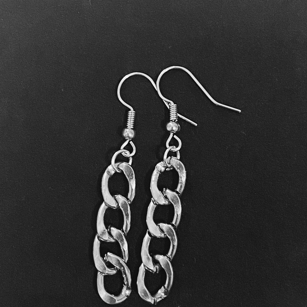 Chain dangle earrings
